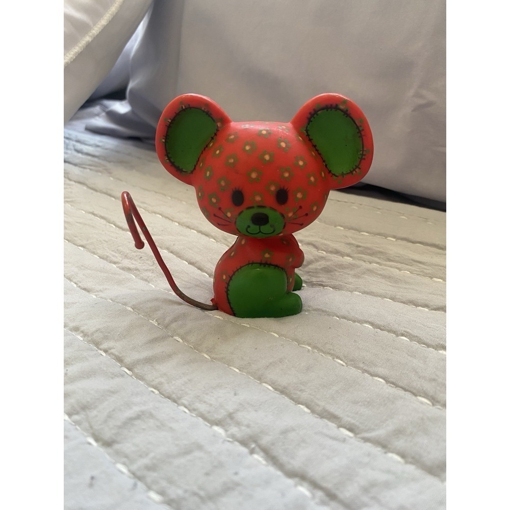 Vintage Hallmark 1977 Christmas Red Calico Mouse Stocking Hanger 3.5"‎